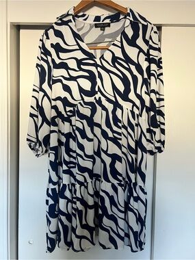 Rachel Zoe White and Navy Abstract Wave dress, please read note about size
